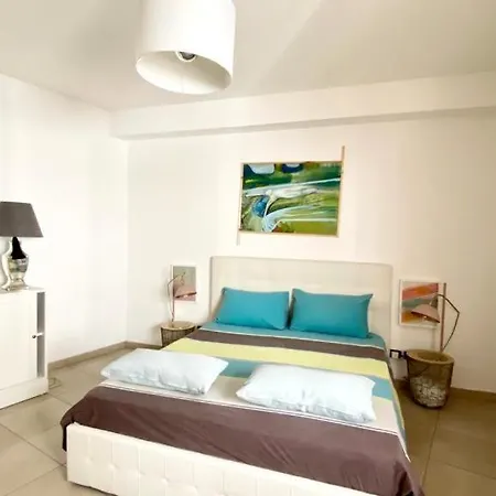 Bed & Breakfast G & F